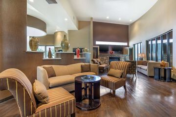 Hotel Interior 4 of 28