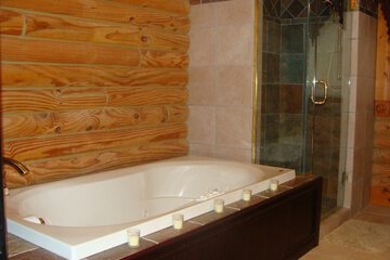 Indoor spa tub