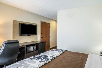Room 10 of 33