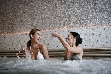 Indoor spa tub