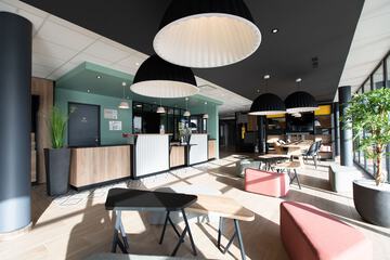 Lobby lounge