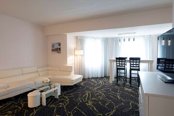 Room 28 of 53
