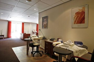 Nail salon