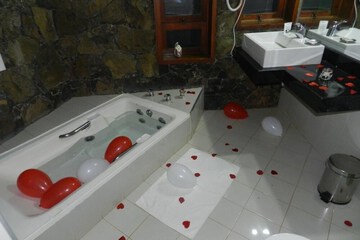 Private spa tub