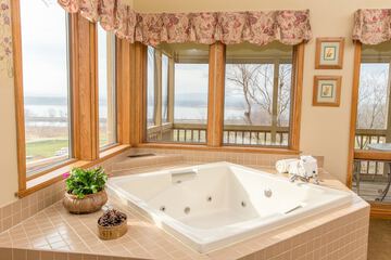 Jetted tub