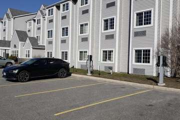 Electric vehicle charging station