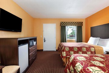 Days Inn by Wyndham Queensbury / Lake George