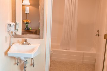 Bathroom sink
