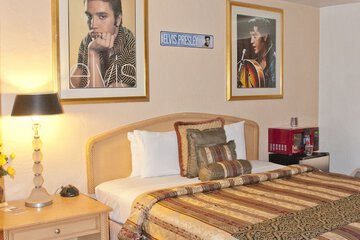 El Trovatore Motel