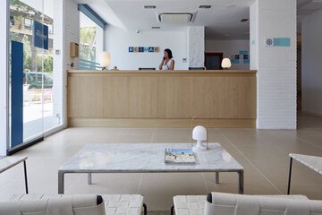 Check-in/check-out kiosk