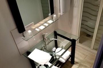 Bathroom sink