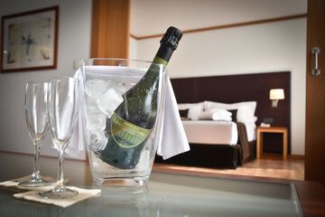 Champagne service