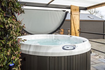 Private spa tub