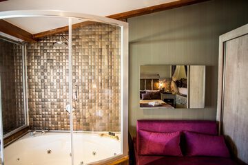Jetted tub