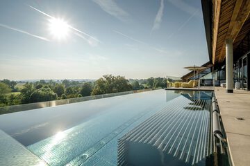 Infinity pool