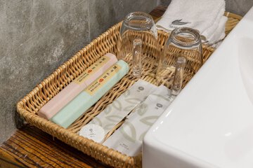 Bathroom amenities