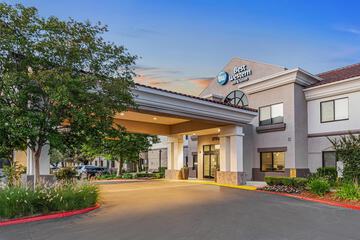 Best Western Valencia / Six Flags Inn & Suites