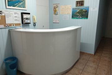 Check-in/check-out kiosk