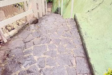 Handrails in stairways