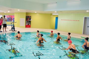 Exercise/lap pool