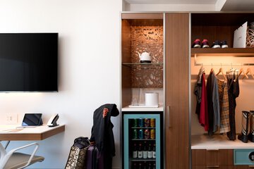 Room 33 of 64