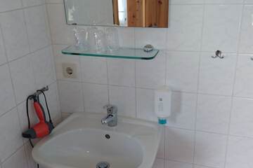 Bathroom sink