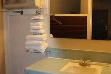 Bathroom sink