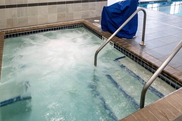 Indoor spa tub