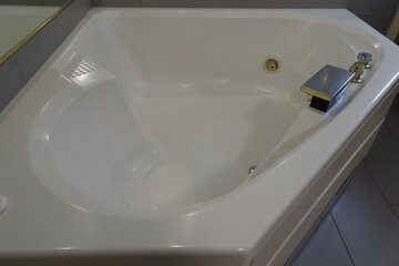 Private spa tub