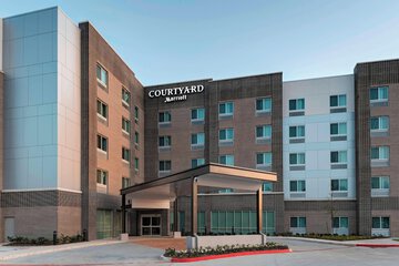 Courtyard by Marriott Houston Sugar Land / Lake Pointe