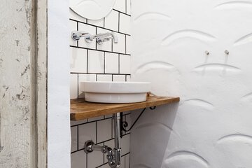 Bathroom sink