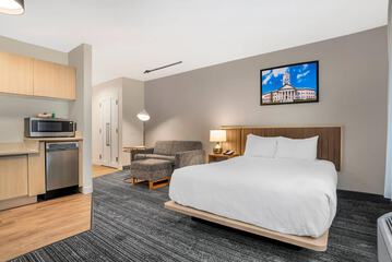 Alluxsuites at 1876 an Ascend Collection Hotel
