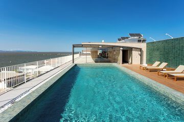 Poolside bar