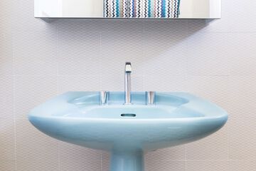 Bathroom sink