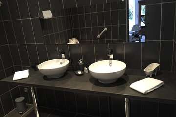 Bathroom sink