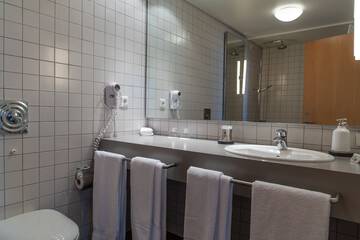 Bathroom sink