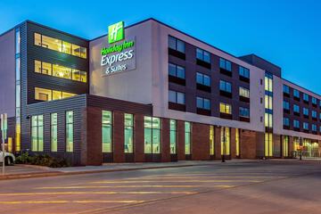 Holiday Inn Express and Suites-Platteville by IHG