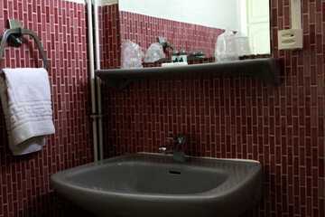 Bathroom sink