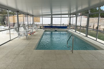 Indoor/outdoor pool