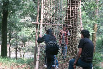 Ropes course (team building)