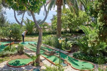 Mini-golf