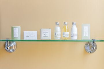 Bathroom amenities