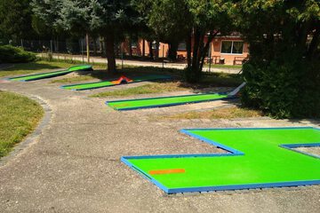 Mini-golf