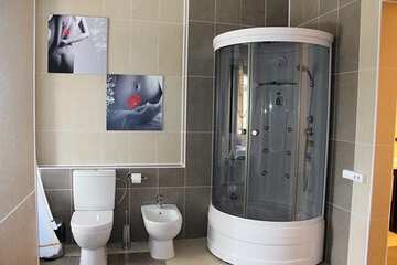 Bathroom shower