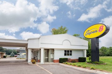 Super 8 by Wyndham Stevensville / St. Joseph