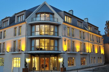 Front of property - evening/night