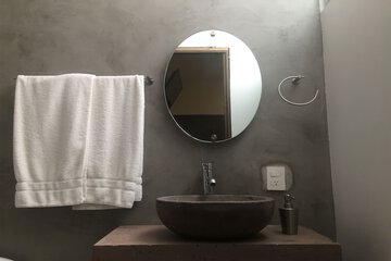 Bathroom sink