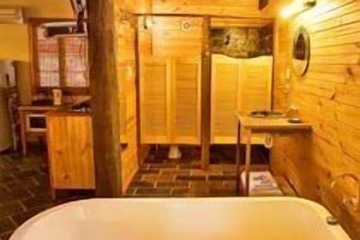 Deep soaking bathtub