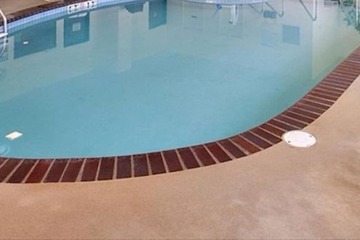Indoor/outdoor pool