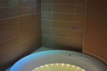 Indoor spa tub